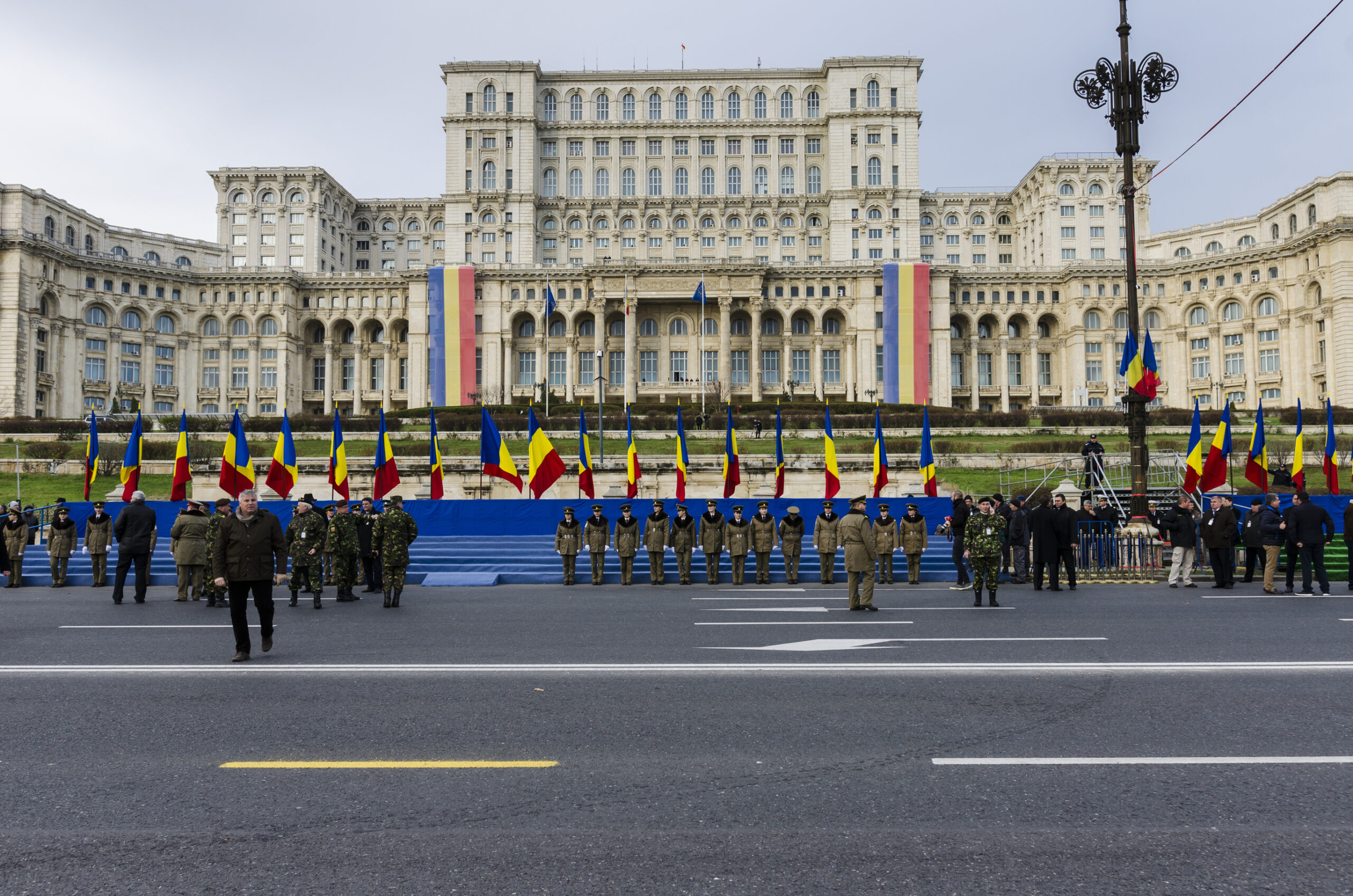 Armata Obligatorie N Rom Nia Informa Ie Pentru To I B Rba Ii Vom Fi