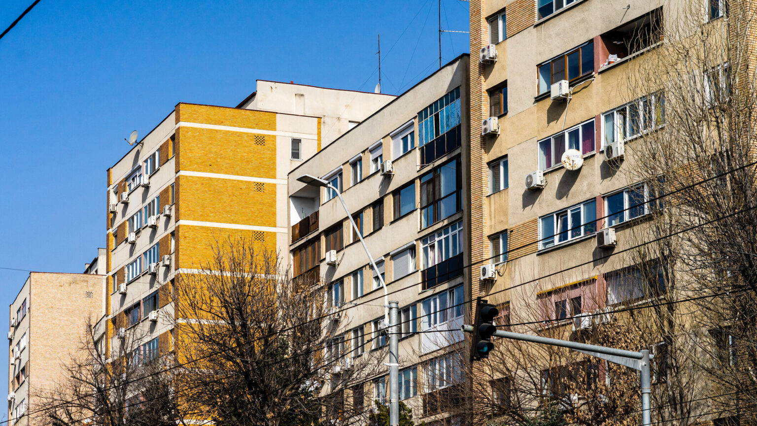 Obligatoriu la bloc Au dreptul să intre în apartament Proprietarii