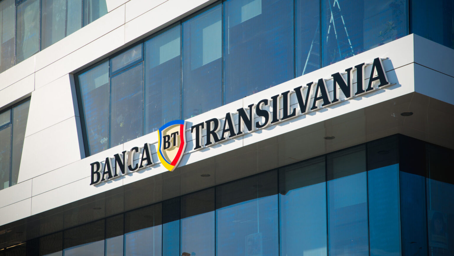 Ai card la Banca Transilvania Avertisment pentru clienții BT care au