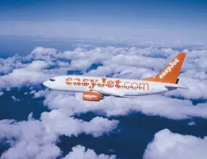easyJet intenţionează sa ajungă la 80 de milioane de clienţi