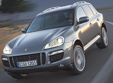 Porsche recheamă 19.000 de unităţi Cayenne