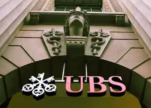 UBS a redus salariile membrilor din conducere