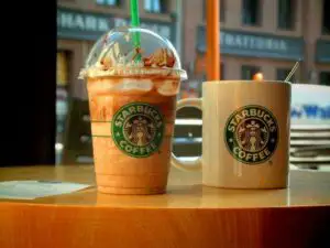 Starbucks: bacşişul angajaţilor înapoi!