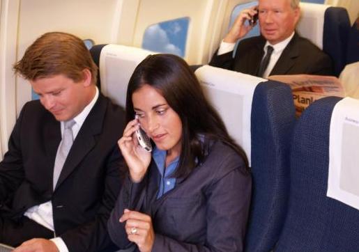 Prima convorbire de pe mobil în avion