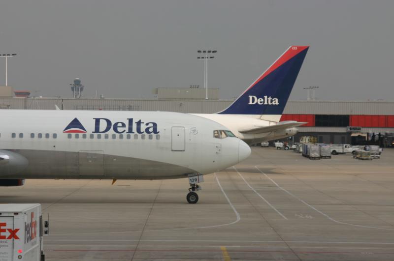 Curse anulate şi de la Delta Airlines