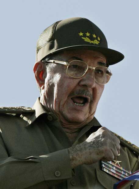 Raul Castro le dă voie cubanezilor să aibă mobile