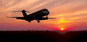 SUA: mai puţine avioane, mai aglomerate şi tarife mai mari