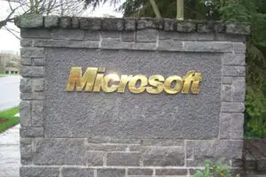 Microsoft: profit trimestrial în scădere