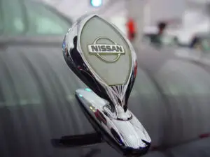 Nissan lansează o maşină complet electrică