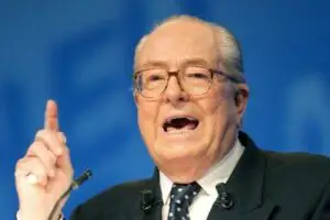 Maşina blindată a lui Le Pen: 20.050 de euro