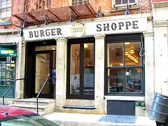 175 $ pentru un hamburger!