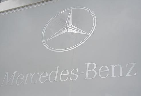 Campanie electorală cu Mercedes şi Audi