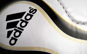 Adidas vrea 450 de magazine în India
