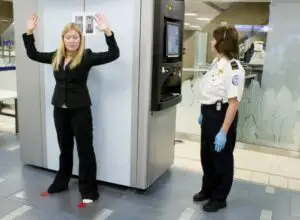 SUA: scannere în aeroporturi care „văd” sub haine