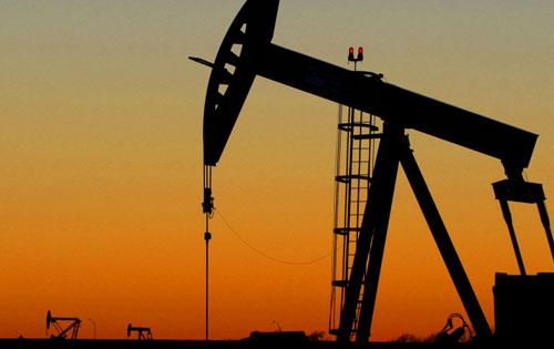 Un nou record pentru preţul petrolului: 140 dolari/baril