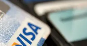 Visa lansează un card de plăţi cu generator de cod integrat