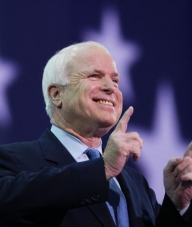 McCain oferă 300 mil. dolari dezvoltatorilor unor noi baterii auto