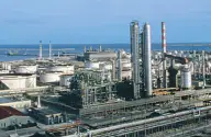 LukOil achiziţionează 49% dintr-o rafinărie ERG