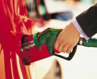 Francezii vor să lucreze aproape de casă, din cauza petrolului scump