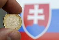 Slovacia pregăteşte populaţia pentru moneda euro prin preoţi şi actori