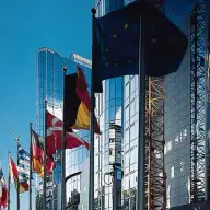 Parlamentul European cere Italiei să renunţe la amprentarea romilor
