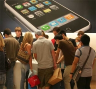 Apple ar putea să vândă 2 milioane de iPhone-uri în următoarele câteva zile