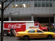 SUA: Coca-Cola „îngheaţă” angajările, din cauza stării economiei