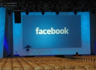 Facebook ţine pasul cu MySpace şi se relansează