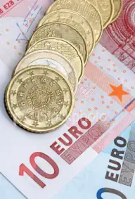 Românii preferă economisirea în valută
