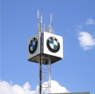 BMW anunţă vânzări în scădere şi renunţă la ţinta de afaceri pentru 2008