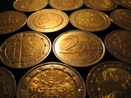 Euro, la un pas de recordul absolut faţă de leu