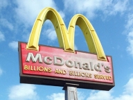 McDonald’s pierde din profit dar deschide 1.000 de noi restaurante