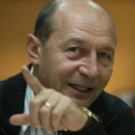 Traian Băsescu: Îngheţarea salariilor, o variantă