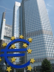 BCE menţine dobânda la cel mai mic nivel de la introducerea euro