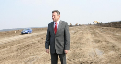 Bechtel încasează banii şi continuă lucrările la Autostrada Transilvania