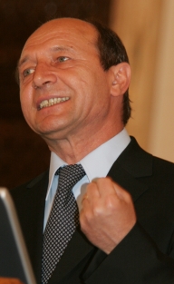 Traian Băsescu se răsteşte la rău-platnici