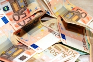 Un milion de euro pentru studenţii şi profesorii români
