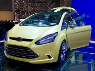 Ford ar putea folosi Dunărea pentru exportul producţiei de la Craiova