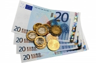 Euro a început săptămâna în uşoară scădere