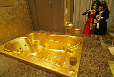 Japonia: Cadă de baie de 1 milion $, furată din hotel