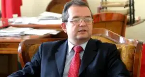 Salariile şi pensiile aproape că nu au putut fi plătite în aprilie