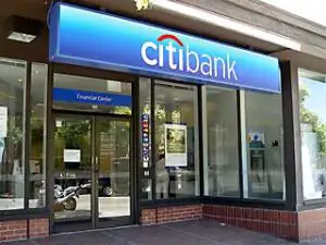 Citibank România plăteşte clienţilor comisioanele, dacă aceştia nu sunt mulţumiţi de produse