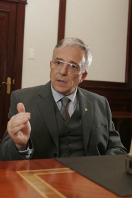 Isărescu: „Euro nu se mai poate duce la 5 lei”