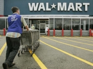 În plină criză, Wal-Mart angajează 22.000 de persoane