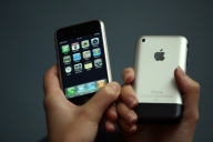 Apple lansează versiunea low-cost a iPhone
