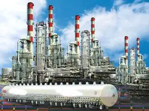 Iranul va construi cinci rafinarii în Asia
