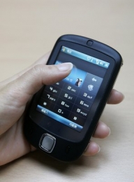 Operatorii mobili vor debloca, la cerere, telefoanele codate în reţeaua proprie