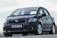 Toyota ar putea construi o versiune hibrid a modelului Auris în Marea Britanie