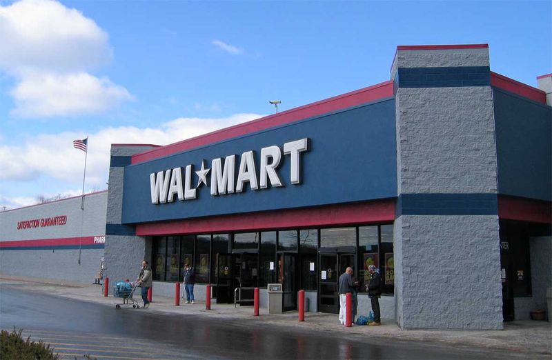 Wal-Mart estimează furturi de 3 miliarde de dolari din magazinele sale în 2007
