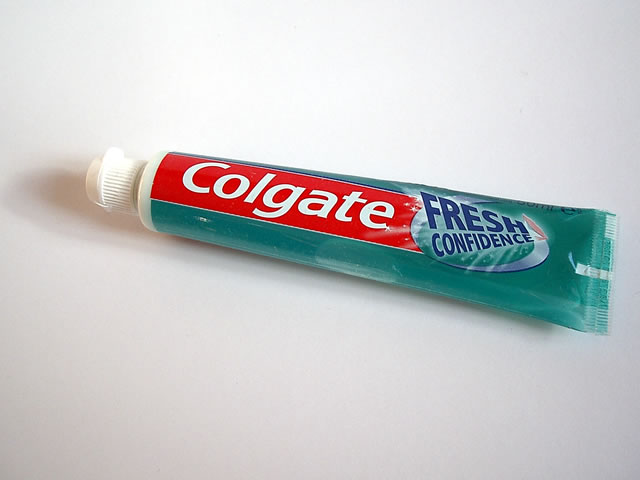 Pastă de dinţi Colgate, retrasă de pe piaţă în SUA